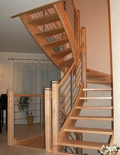 Treppe mit Geländer aus Edelstahl 2