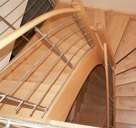 Treppe mit Geländer aus Edelstahl 3