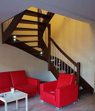 Treppe mit Geländer aus Edelstahl 1