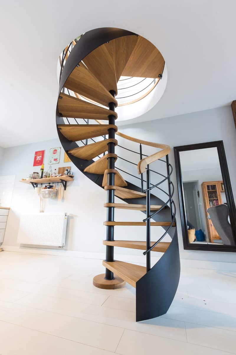 Spindeltreppe mit Stahlwangen 1
